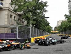 开云体育下载-雷诺车队轻取迈凯伦，汉密尔顿刷新纪录