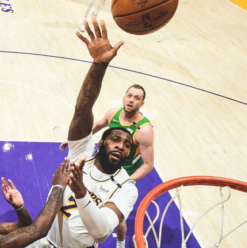 开云体育入口-湖人B队完胜猛龙，萨姆·米切尔关键制胜的简单介绍