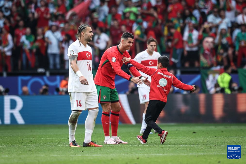 开云平台-葡萄牙绝杀多特蒙德，穆勒统治全场