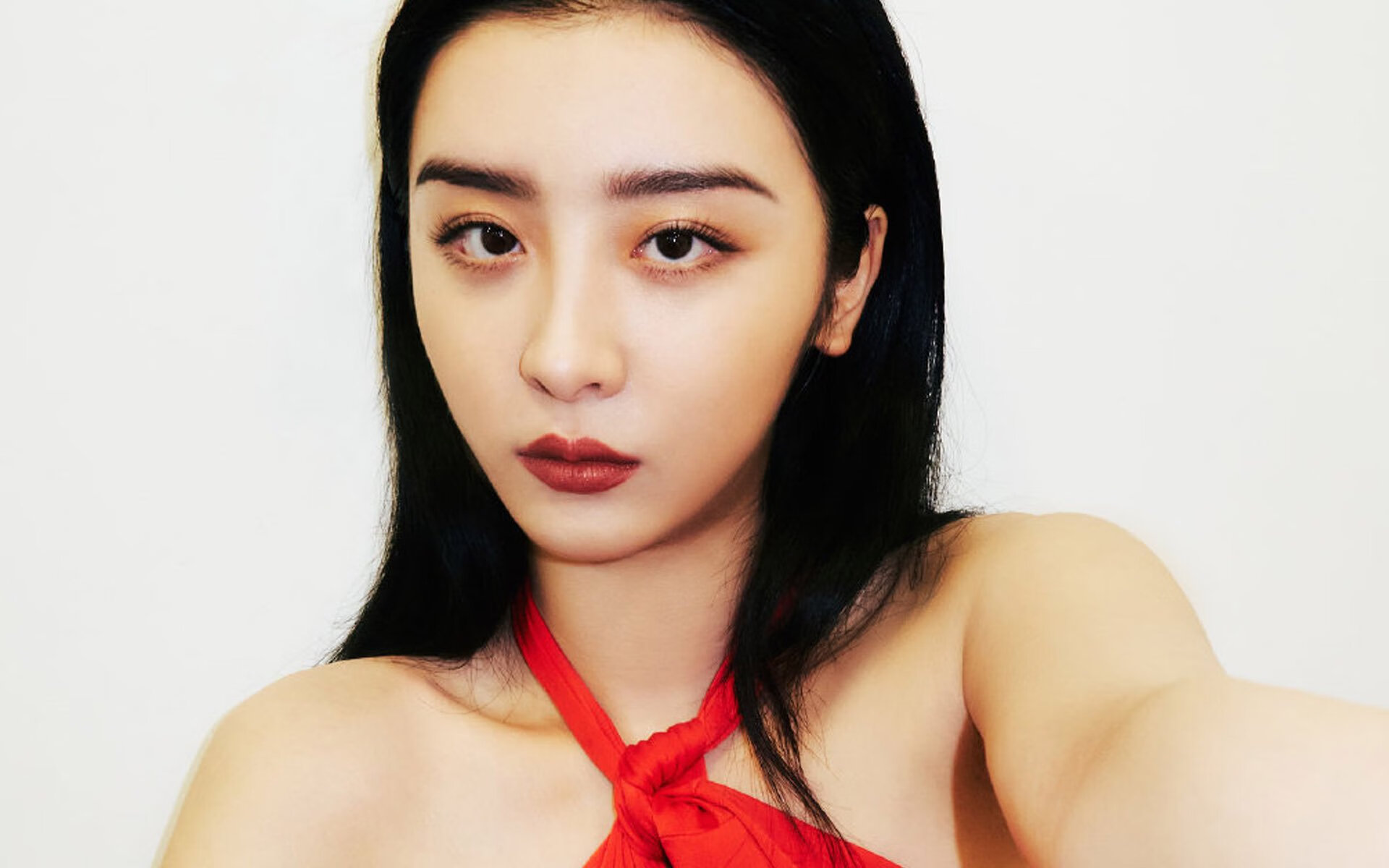 开云体育app-平行时空的对话,当伯纳乌为银河战舰沸腾,布克在凤凰城写下自己的史诗