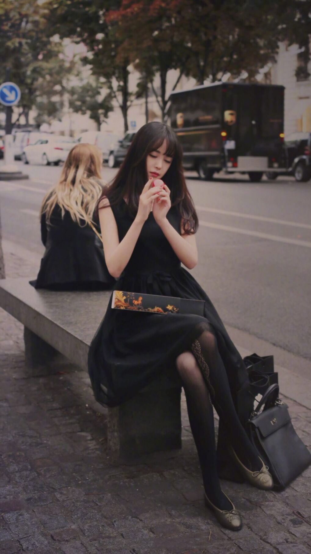 开云平台-拉文关键先生显神威，深圳队友谊赛粉碎湖人震撼篮坛